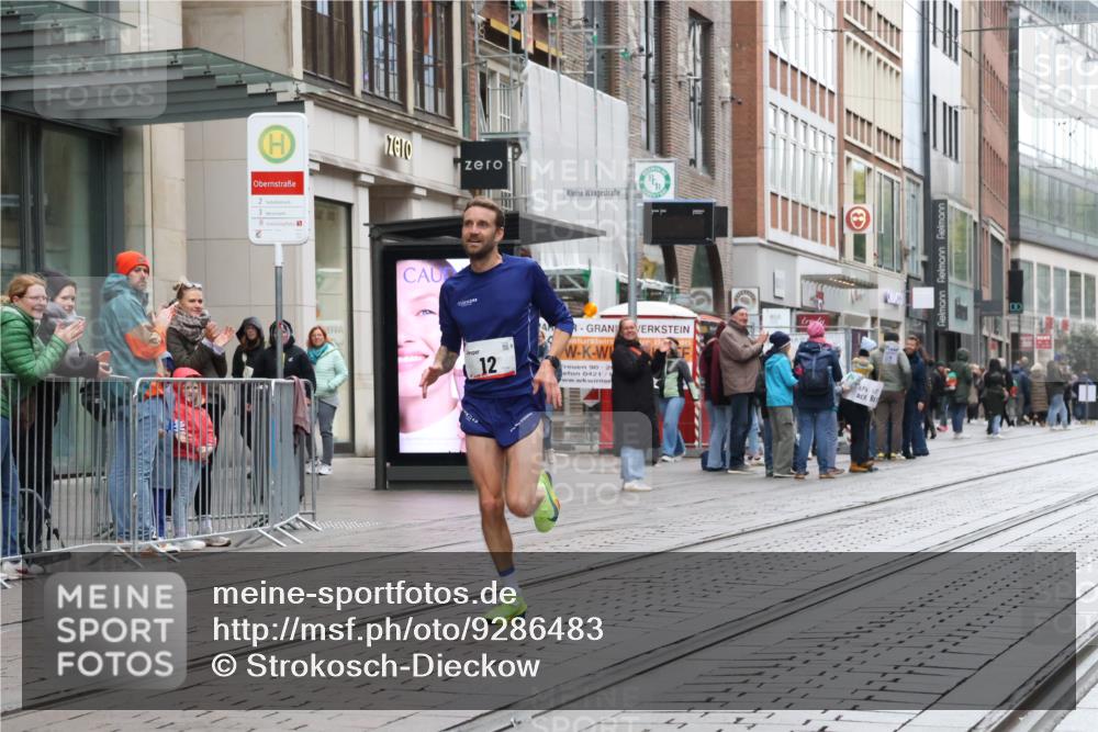 05.10.2025 - 20. swb-Marathon Bremen Strokosch-Dieckow http://msf.ph/oto/9286483 05.10.2025 12:15:24 Ziel 12, 12 meine-sportfotos.de