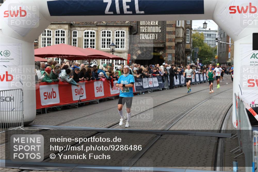 05.10.2025 - 20. swb-Marathon Bremen Yannick Fuchs http://msf.ph/oto/9286486 05.10.2025 13:04:44 Ziel 1763, 5656, 7176 meine-sportfotos.de