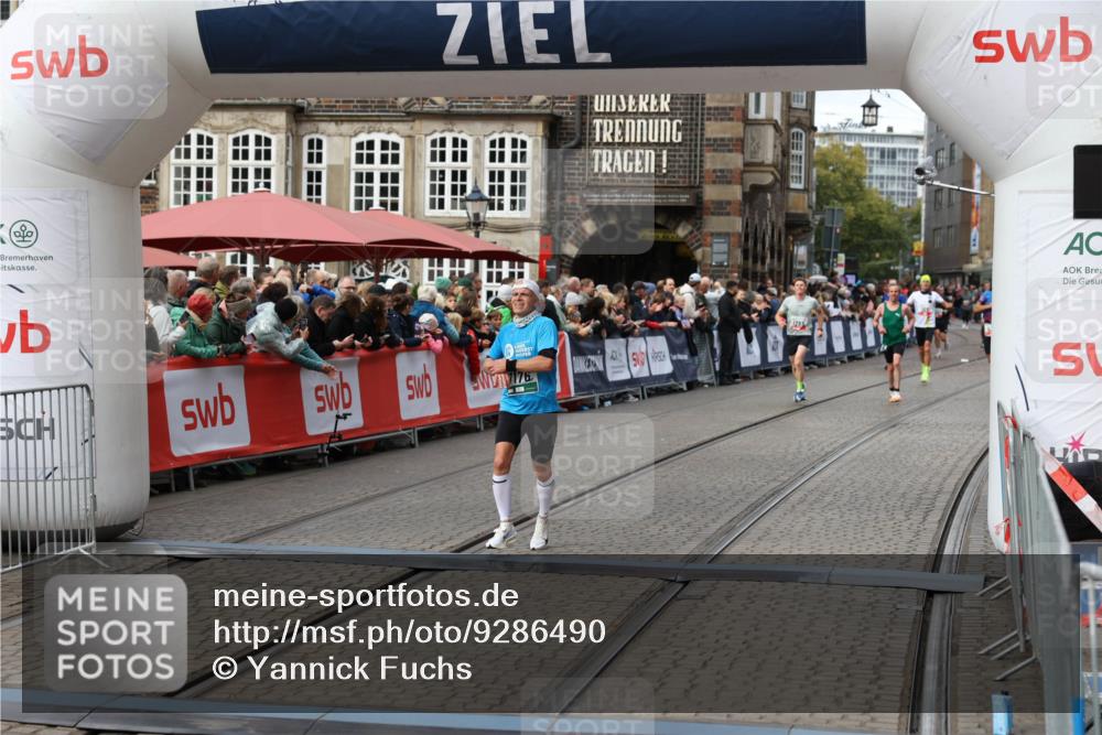 05.10.2025 - 20. swb-Marathon Bremen Yannick Fuchs http://msf.ph/oto/9286490 05.10.2025 13:04:44 Ziel 1763, 5656, 7176 meine-sportfotos.de