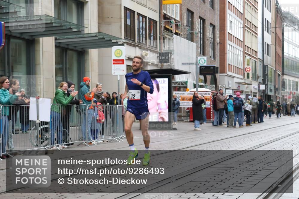 05.10.2025 - 20. swb-Marathon Bremen Strokosch-Dieckow http://msf.ph/oto/9286493 05.10.2025 12:15:24 Ziel 12, 12 meine-sportfotos.de