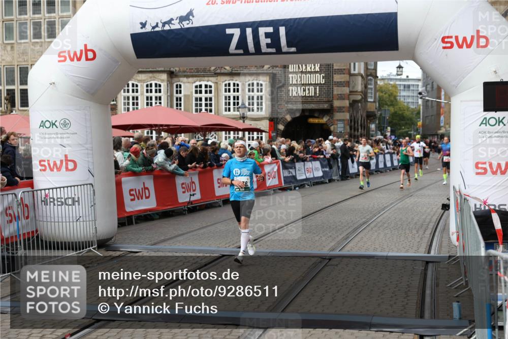 05.10.2025 - 20. swb-Marathon Bremen Yannick Fuchs http://msf.ph/oto/9286511 05.10.2025 13:04:44 Ziel 1763, 5656, 7176 meine-sportfotos.de