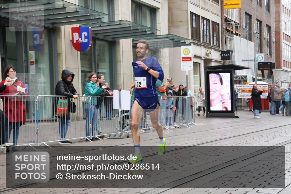 05.10.2025 - 20. swb-Marathon Bremen Strokosch-Dieckow http://msf.ph/oto/9286514 05.10.2025 12:15:25 Ziel 12, 12 meine-sportfotos.de