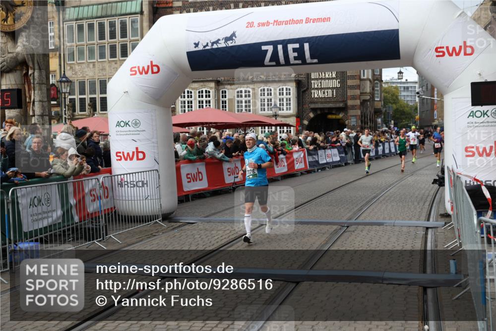 05.10.2025 - 20. swb-Marathon Bremen Yannick Fuchs http://msf.ph/oto/9286516 05.10.2025 13:04:44 Ziel 1763, 5656, 7176 meine-sportfotos.de