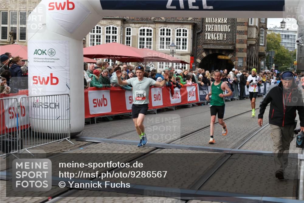 05.10.2025 - 20. swb-Marathon Bremen Yannick Fuchs http://msf.ph/oto/9286567 05.10.2025 13:04:48 Ziel 109, 577, 1265, 4966, 7176 meine-sportfotos.de