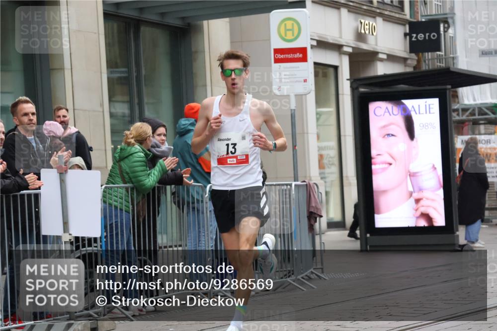 05.10.2025 - 20. swb-Marathon Bremen Strokosch-Dieckow http://msf.ph/oto/9286569 05.10.2025 12:15:48 Ziel 13, 13 meine-sportfotos.de