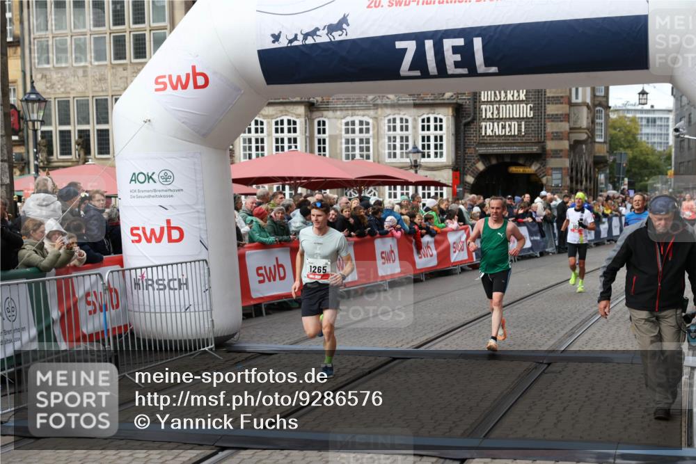 05.10.2025 - 20. swb-Marathon Bremen Yannick Fuchs http://msf.ph/oto/9286576 05.10.2025 13:04:48 Ziel 109, 577, 1265, 4966, 7176 meine-sportfotos.de
