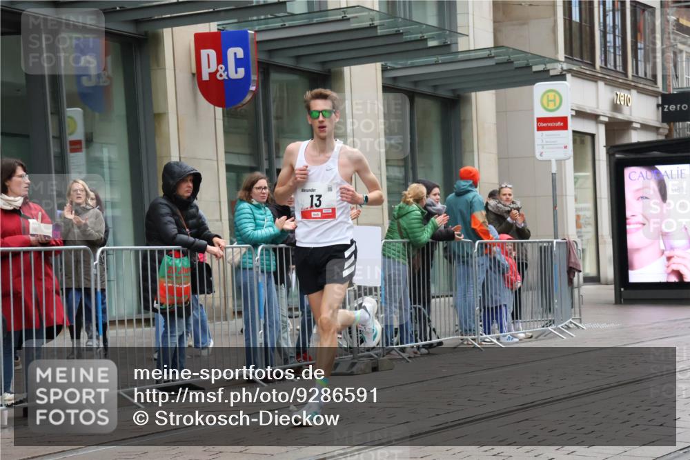 05.10.2025 - 20. swb-Marathon Bremen Strokosch-Dieckow http://msf.ph/oto/9286591 05.10.2025 12:15:49 Ziel 13, 13 meine-sportfotos.de