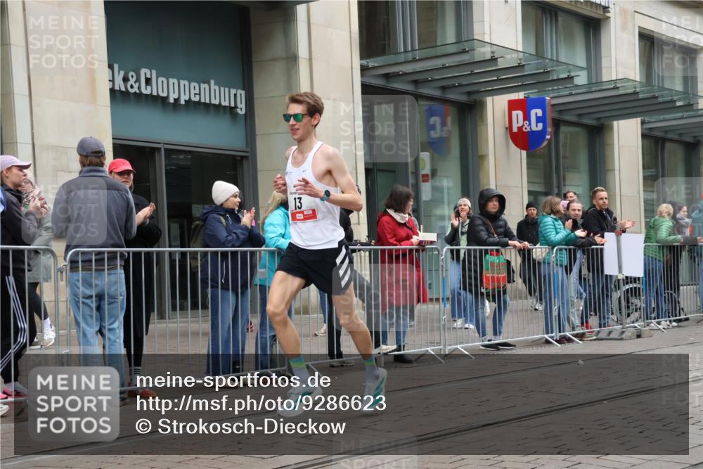05.10.2025 - 20. swb-Marathon Bremen Strokosch-Dieckow http://msf.ph/oto/9286623 05.10.2025 12:15:50 Ziel 13, 13 meine-sportfotos.de