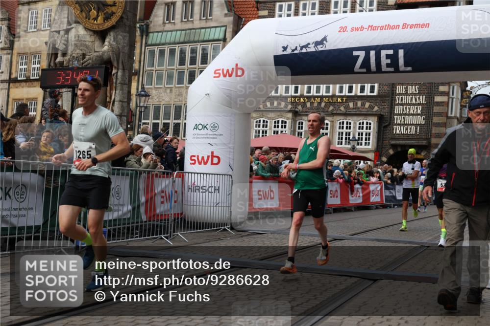 05.10.2025 - 20. swb-Marathon Bremen Yannick Fuchs http://msf.ph/oto/9286628 05.10.2025 13:04:50 Ziel 109, 577, 1265, 4966, 7176 meine-sportfotos.de