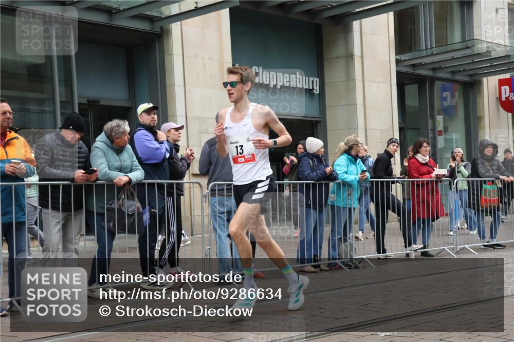 05.10.2025 - 20. swb-Marathon Bremen Strokosch-Dieckow http://msf.ph/oto/9286634 05.10.2025 12:15:50 Ziel 13, 13 meine-sportfotos.de