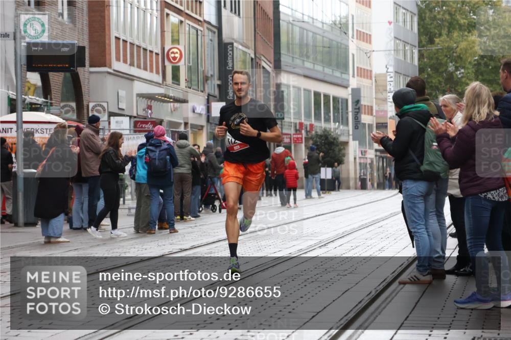 05.10.2025 - 20. swb-Marathon Bremen Strokosch-Dieckow http://msf.ph/oto/9286655 05.10.2025 12:17:16 Ziel 1124, 1739, 1124, 1739 meine-sportfotos.de