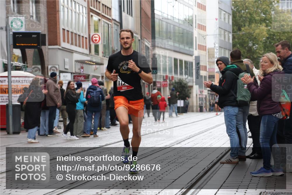 05.10.2025 - 20. swb-Marathon Bremen Strokosch-Dieckow http://msf.ph/oto/9286676 05.10.2025 12:17:17 Ziel 404, 1124, 1739, 404, 1124, 1739 meine-sportfotos.de