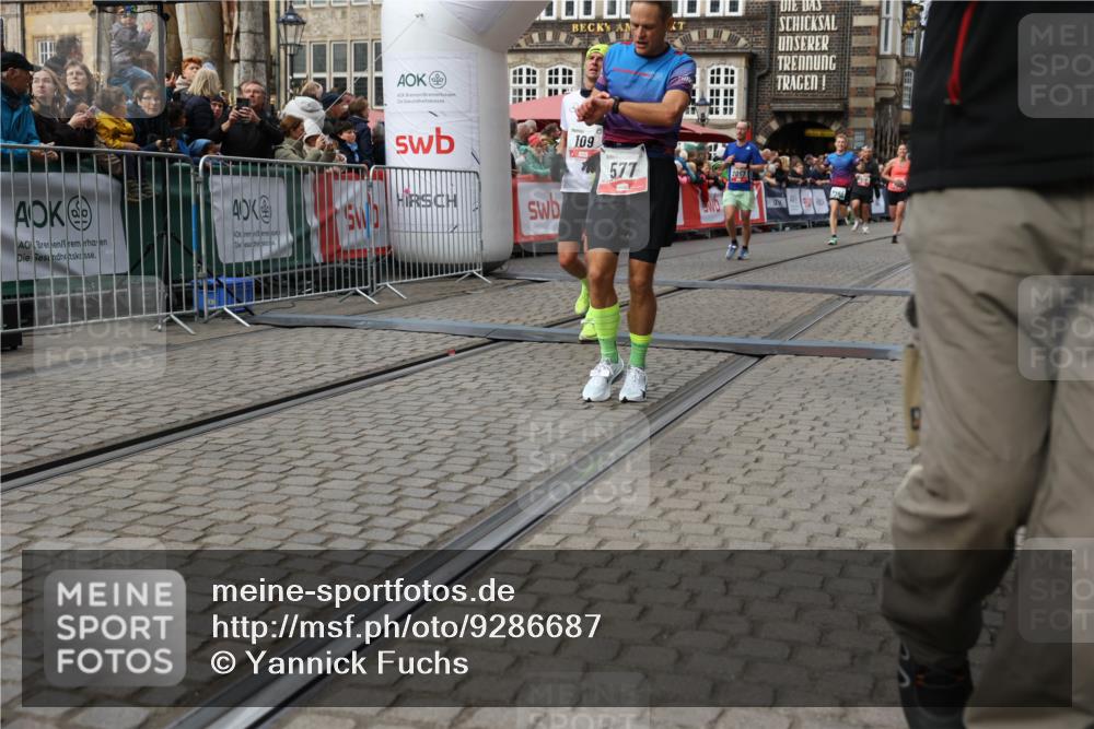05.10.2025 - 20. swb-Marathon Bremen Yannick Fuchs http://msf.ph/oto/9286687 05.10.2025 13:04:52 Ziel 109, 577, 1265, 2057, 4966, 6463 meine-sportfotos.de