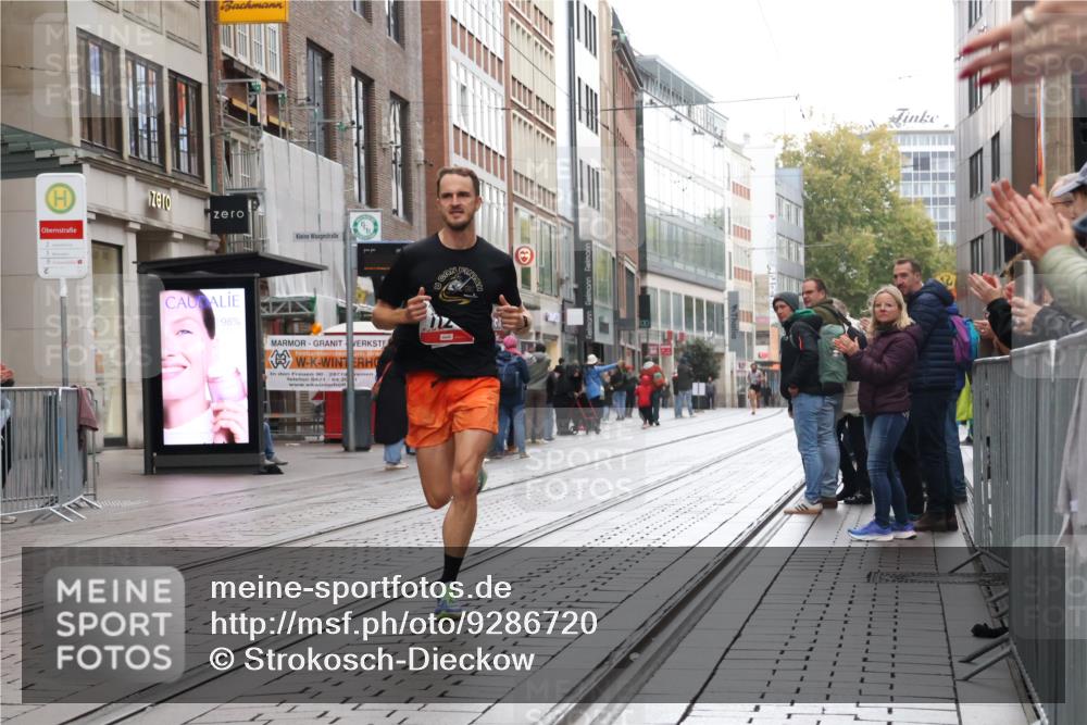 05.10.2025 - 20. swb-Marathon Bremen Strokosch-Dieckow http://msf.ph/oto/9286720 05.10.2025 12:17:18 Ziel 404, 1124, 1739, 404, 1124, 1739 meine-sportfotos.de