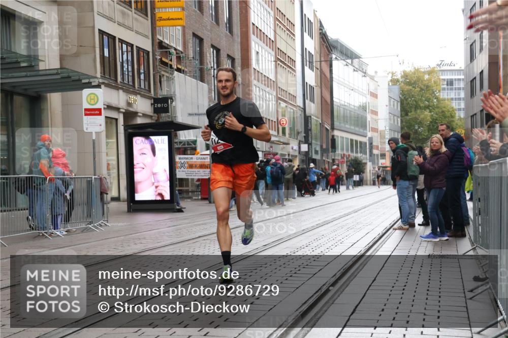 05.10.2025 - 20. swb-Marathon Bremen Strokosch-Dieckow http://msf.ph/oto/9286729 05.10.2025 12:17:19 Ziel 404, 1124, 1739, 404, 1124, 1739 meine-sportfotos.de
