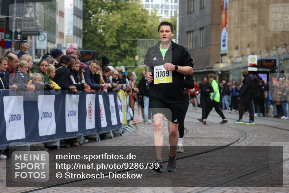 05.10.2025 - 20. swb-Marathon Bremen Strokosch-Dieckow http://msf.ph/oto/9286739 05.10.2025 11:19:26 Ziel 11109 meine-sportfotos.de