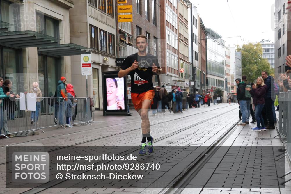 05.10.2025 - 20. swb-Marathon Bremen Strokosch-Dieckow http://msf.ph/oto/9286740 05.10.2025 12:17:19 Ziel 404, 1124, 1739, 404, 1124, 1739 meine-sportfotos.de