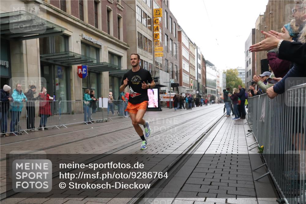 05.10.2025 - 20. swb-Marathon Bremen Strokosch-Dieckow http://msf.ph/oto/9286764 05.10.2025 12:17:20 Ziel 404, 1124, 1739, 404, 1124, 1739 meine-sportfotos.de