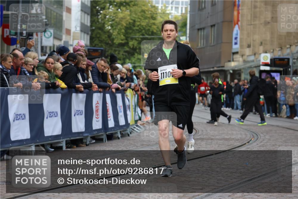 05.10.2025 - 20. swb-Marathon Bremen Strokosch-Dieckow http://msf.ph/oto/9286817 05.10.2025 11:19:26 Ziel 11109 meine-sportfotos.de
