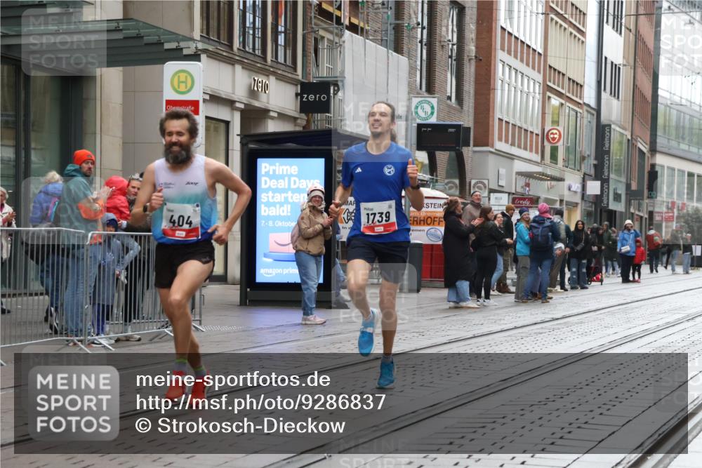 05.10.2025 - 20. swb-Marathon Bremen Strokosch-Dieckow http://msf.ph/oto/9286837 05.10.2025 12:17:38 Ziel 404, 1739, 404, 1739 meine-sportfotos.de