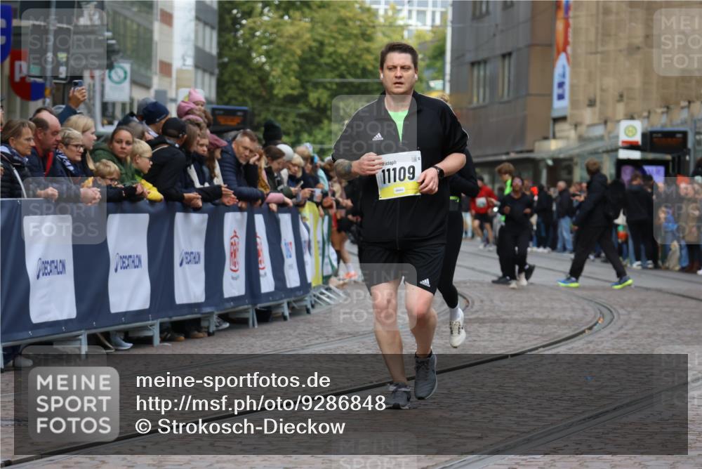 05.10.2025 - 20. swb-Marathon Bremen Strokosch-Dieckow http://msf.ph/oto/9286848 05.10.2025 11:19:26 Ziel 11109 meine-sportfotos.de