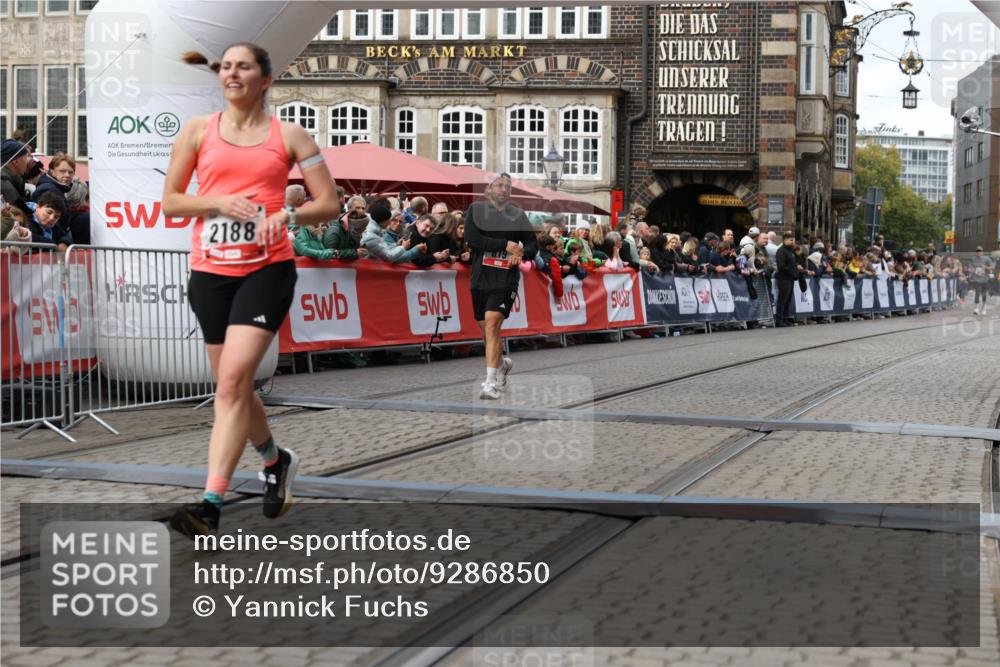 05.10.2025 - 20. swb-Marathon Bremen Yannick Fuchs http://msf.ph/oto/9286850 05.10.2025 13:04:58 Ziel 819, 2057, 2188, 6463 meine-sportfotos.de