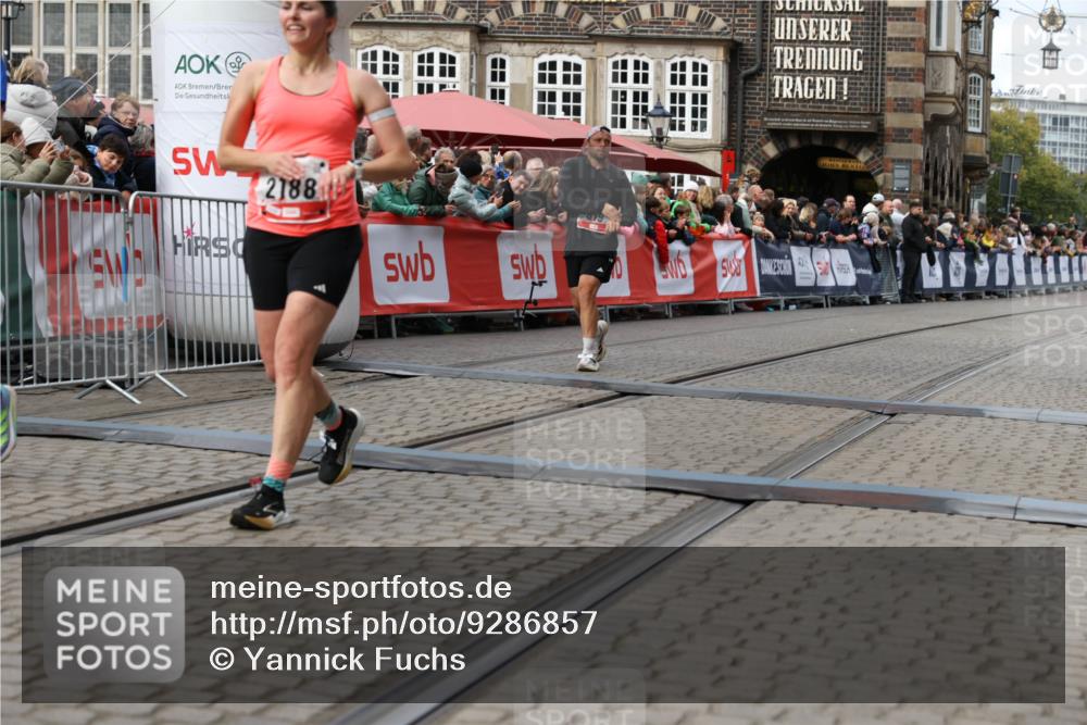 05.10.2025 - 20. swb-Marathon Bremen Yannick Fuchs http://msf.ph/oto/9286857 05.10.2025 13:04:58 Ziel 819, 2057, 2188, 6463 meine-sportfotos.de
