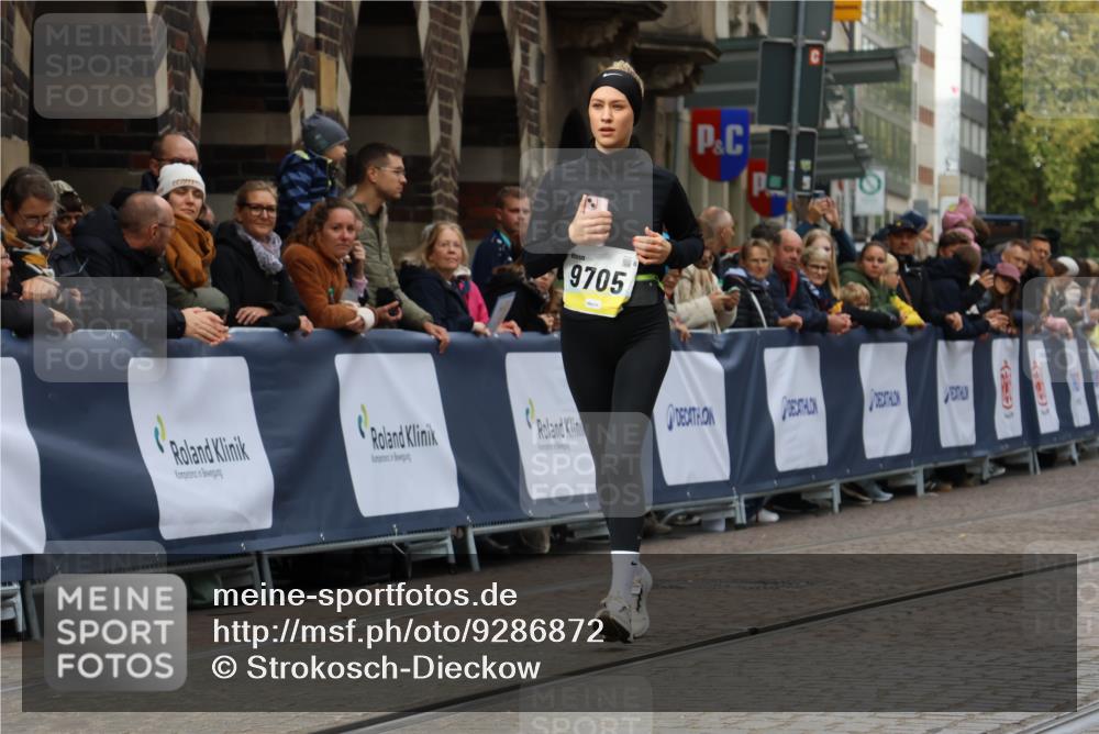 05.10.2025 - 20. swb-Marathon Bremen Strokosch-Dieckow http://msf.ph/oto/9286872 05.10.2025 11:19:32 Ziel 9705, 11109 meine-sportfotos.de