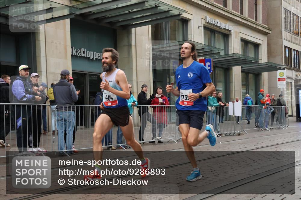 05.10.2025 - 20. swb-Marathon Bremen Strokosch-Dieckow http://msf.ph/oto/9286893 05.10.2025 12:17:40 Ziel 404, 1739, 404, 1739 meine-sportfotos.de