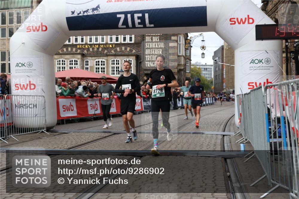 05.10.2025 - 20. swb-Marathon Bremen Yannick Fuchs http://msf.ph/oto/9286902 05.10.2025 13:05:10 Ziel 548, 685, 1123, 1196, 1631, 8729 meine-sportfotos.de