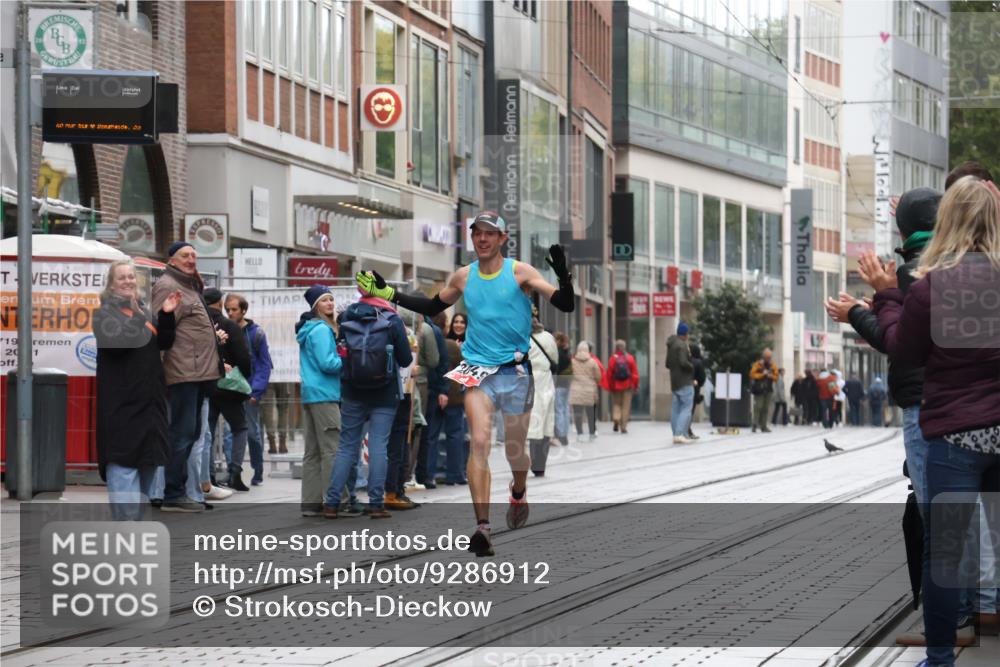 05.10.2025 - 20. swb-Marathon Bremen Strokosch-Dieckow http://msf.ph/oto/9286912 05.10.2025 12:18:56 Ziel 2049, 2049 meine-sportfotos.de