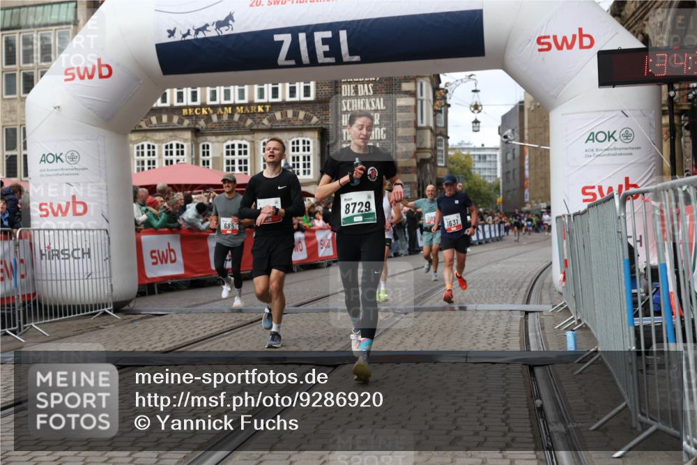 05.10.2025 - 20. swb-Marathon Bremen Yannick Fuchs http://msf.ph/oto/9286920 05.10.2025 13:05:11 Ziel 548, 685, 1123, 1196, 1631, 8729 meine-sportfotos.de