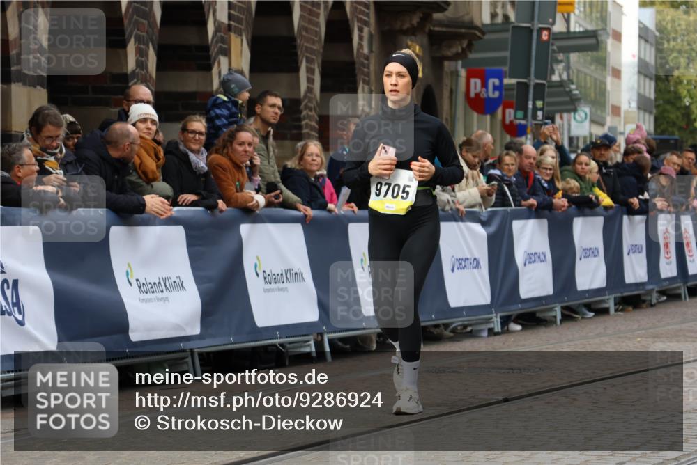 05.10.2025 - 20. swb-Marathon Bremen Strokosch-Dieckow http://msf.ph/oto/9286924 05.10.2025 11:19:32 Ziel 9705, 11109 meine-sportfotos.de