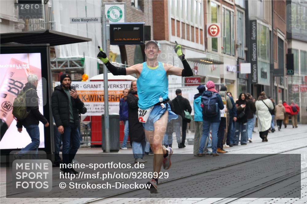 05.10.2025 - 20. swb-Marathon Bremen Strokosch-Dieckow http://msf.ph/oto/9286929 05.10.2025 12:18:57 Ziel 2049, 2049 meine-sportfotos.de
