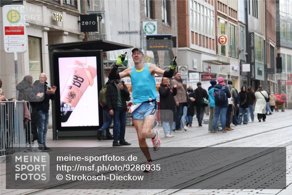 05.10.2025 - 20. swb-Marathon Bremen Strokosch-Dieckow http://msf.ph/oto/9286935 05.10.2025 12:18:58 Ziel 2049, 2049 meine-sportfotos.de