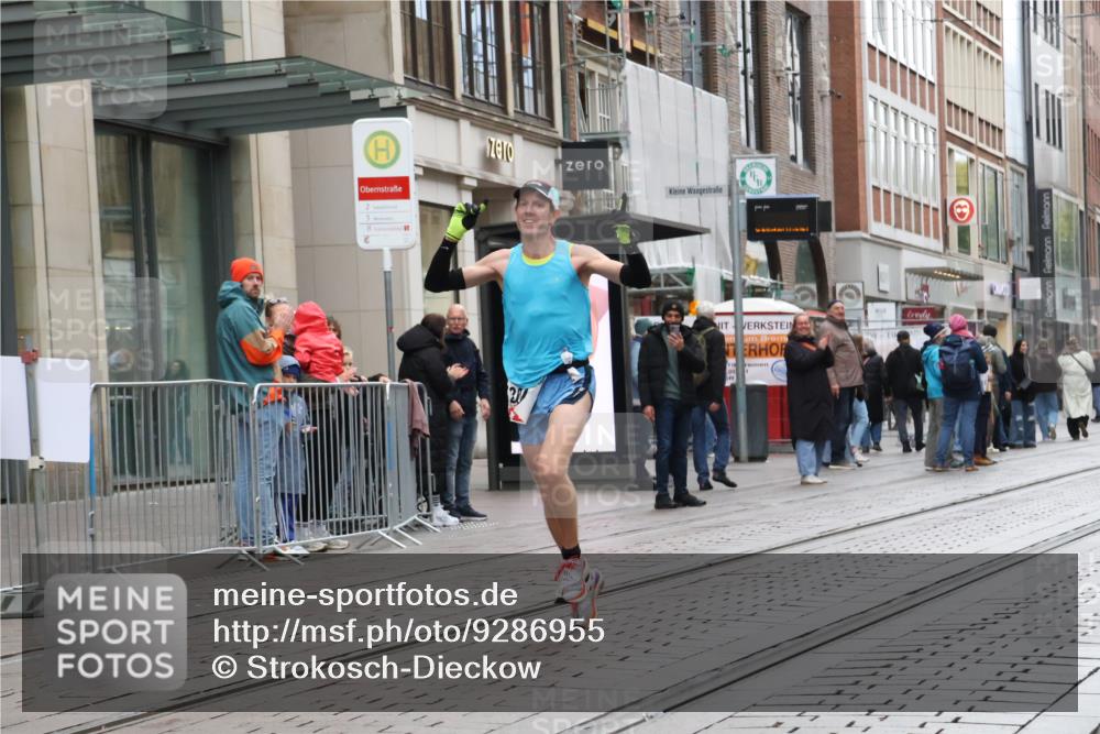 05.10.2025 - 20. swb-Marathon Bremen Strokosch-Dieckow http://msf.ph/oto/9286955 05.10.2025 12:18:59 Ziel 2049, 2049 meine-sportfotos.de