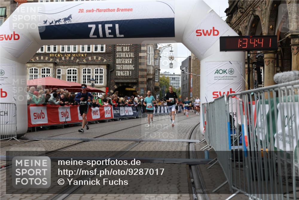 05.10.2025 - 20. swb-Marathon Bremen Yannick Fuchs http://msf.ph/oto/9287017 05.10.2025 13:05:21 Ziel 236, 917, 4291, 5103 meine-sportfotos.de