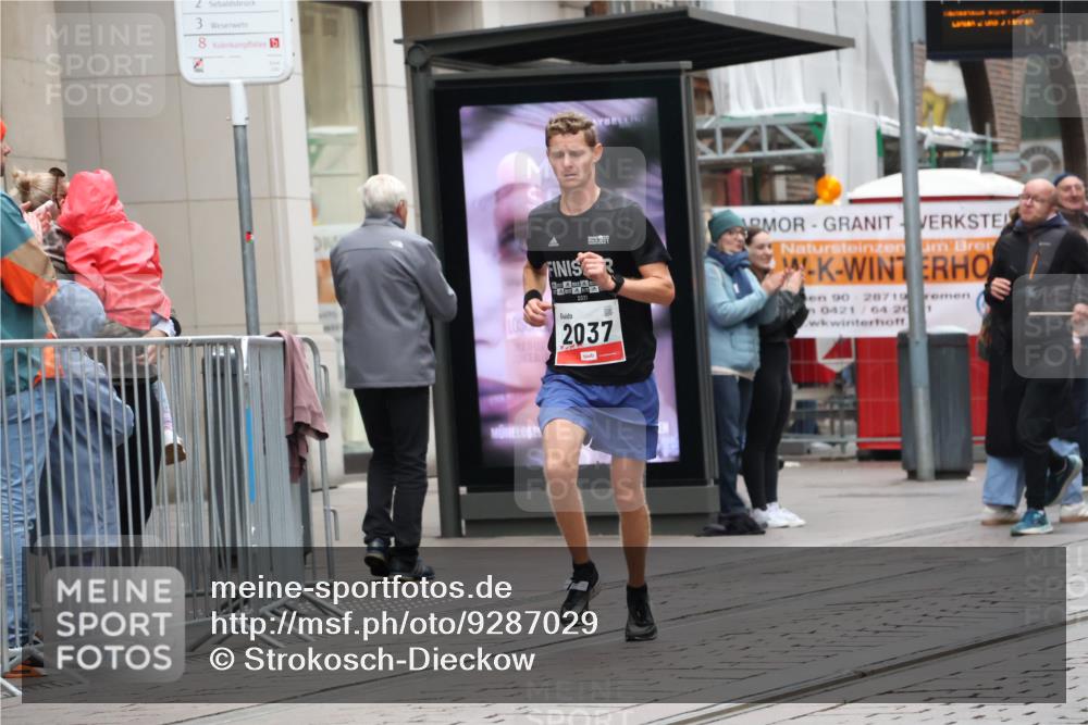 05.10.2025 - 20. swb-Marathon Bremen Strokosch-Dieckow http://msf.ph/oto/9287029 05.10.2025 12:20:10 Ziel 3, 2037, 3, 2037 meine-sportfotos.de