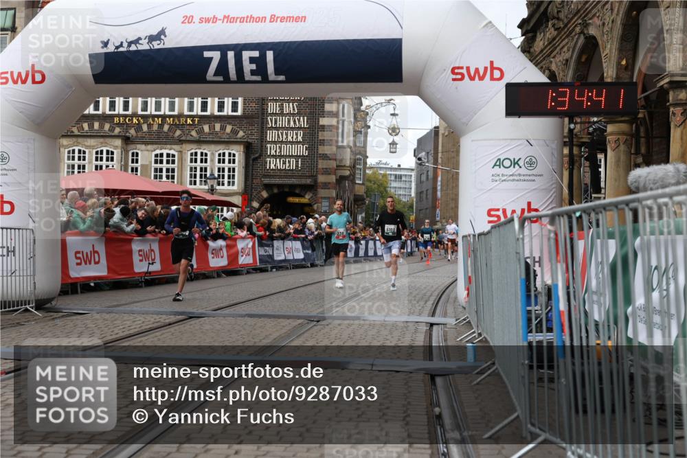 05.10.2025 - 20. swb-Marathon Bremen Yannick Fuchs http://msf.ph/oto/9287033 05.10.2025 13:05:21 Ziel 236, 917, 4291, 5103 meine-sportfotos.de