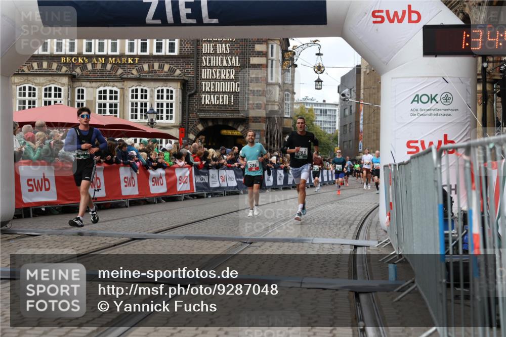 05.10.2025 - 20. swb-Marathon Bremen Yannick Fuchs http://msf.ph/oto/9287048 05.10.2025 13:05:22 Ziel 236, 917, 4291, 5103 meine-sportfotos.de
