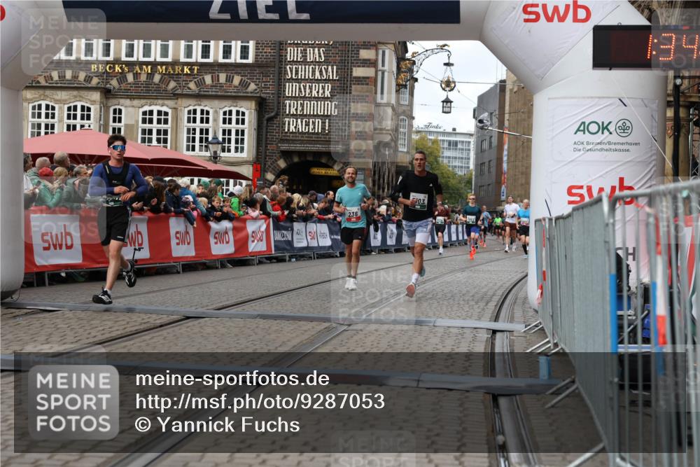 05.10.2025 - 20. swb-Marathon Bremen Yannick Fuchs http://msf.ph/oto/9287053 05.10.2025 13:05:22 Ziel 236, 917, 4291, 5103 meine-sportfotos.de