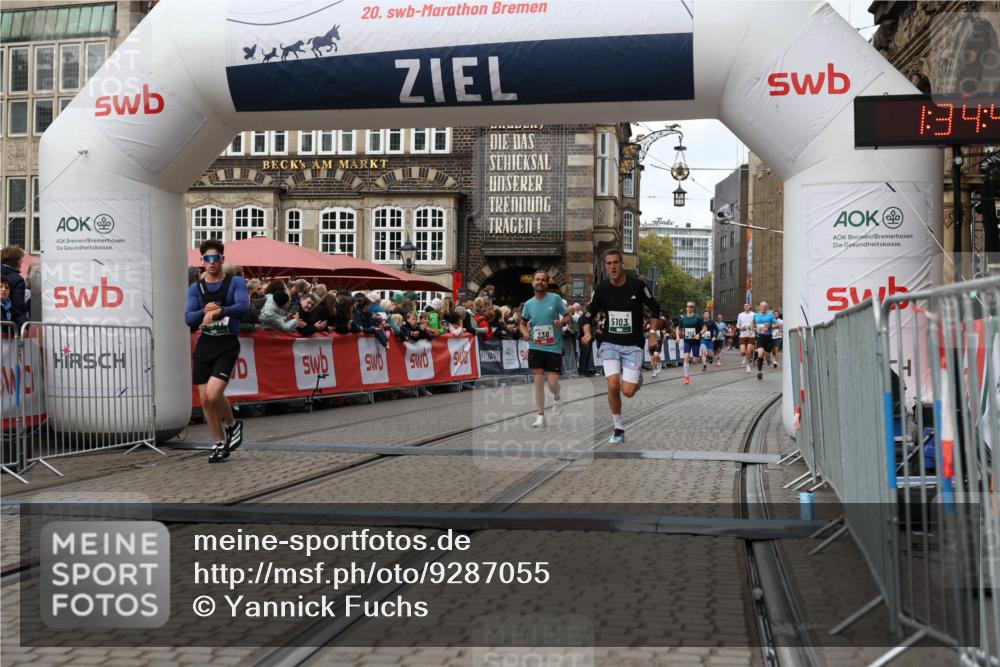 05.10.2025 - 20. swb-Marathon Bremen Yannick Fuchs http://msf.ph/oto/9287055 05.10.2025 13:05:22 Ziel 236, 917, 4291, 5103 meine-sportfotos.de