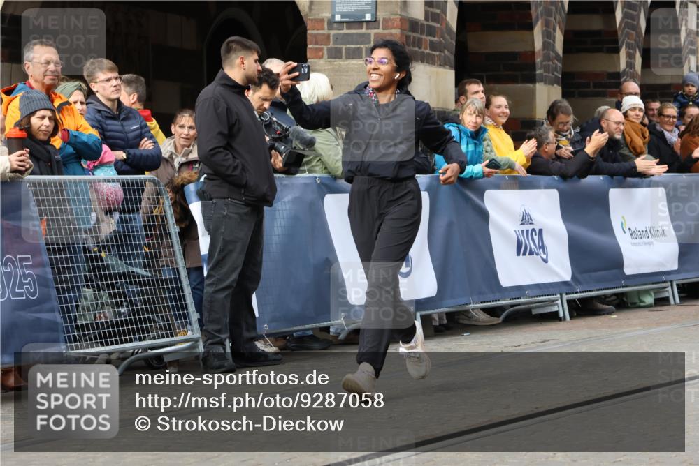 05.10.2025 - 20. swb-Marathon Bremen Strokosch-Dieckow http://msf.ph/oto/9287058 05.10.2025 11:19:46 Ziel 10677 meine-sportfotos.de