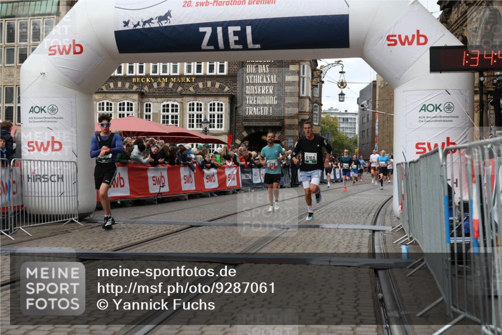 05.10.2025 - 20. swb-Marathon Bremen Yannick Fuchs http://msf.ph/oto/9287061 05.10.2025 13:05:22 Ziel 236, 917, 4291, 5103 meine-sportfotos.de