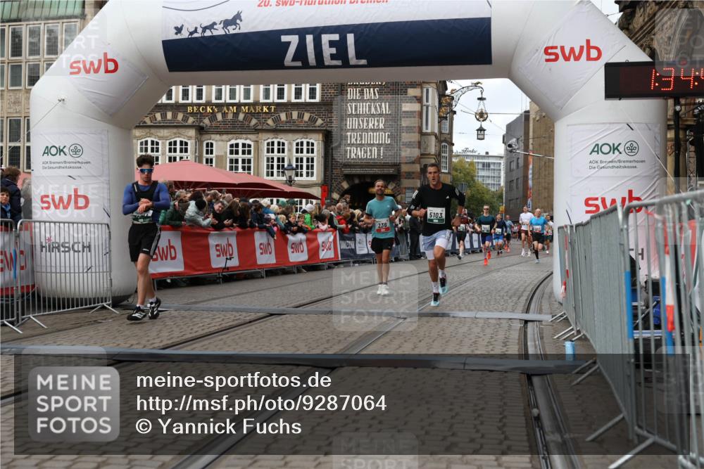 05.10.2025 - 20. swb-Marathon Bremen Yannick Fuchs http://msf.ph/oto/9287064 05.10.2025 13:05:22 Ziel 236, 917, 4291, 5103 meine-sportfotos.de