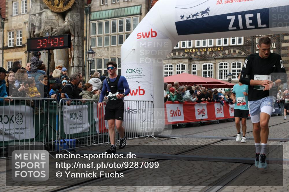 05.10.2025 - 20. swb-Marathon Bremen Yannick Fuchs http://msf.ph/oto/9287099 05.10.2025 13:05:24 Ziel 236, 1607, 4291, 5103, 7987, 9114 meine-sportfotos.de