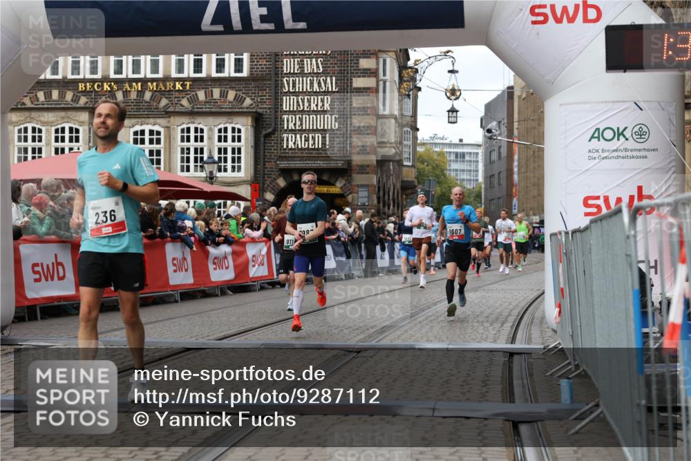 05.10.2025 - 20. swb-Marathon Bremen Yannick Fuchs http://msf.ph/oto/9287112 05.10.2025 13:05:25 Ziel 236, 1607, 4291, 5103, 7987, 9114 meine-sportfotos.de