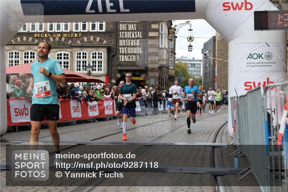 05.10.2025 - 20. swb-Marathon Bremen Yannick Fuchs http://msf.ph/oto/9287118 05.10.2025 13:05:25 Ziel 236, 1607, 4291, 5103, 7987, 9114 meine-sportfotos.de