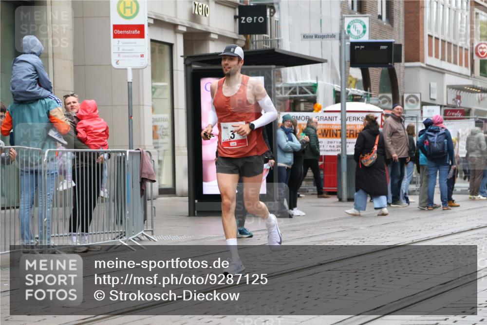 05.10.2025 - 20. swb-Marathon Bremen Strokosch-Dieckow http://msf.ph/oto/9287125 05.10.2025 12:20:25 Ziel 3, 3 meine-sportfotos.de
