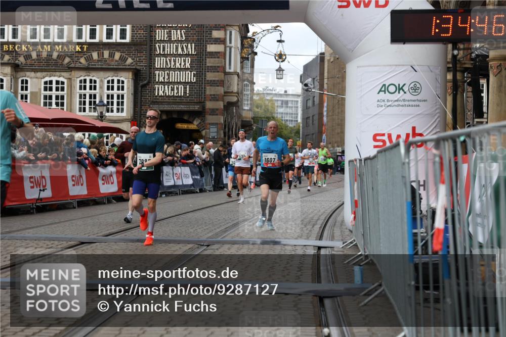 05.10.2025 - 20. swb-Marathon Bremen Yannick Fuchs http://msf.ph/oto/9287127 05.10.2025 13:05:26 Ziel 236, 1607, 4291, 5103, 5264, 7987, 9114 meine-sportfotos.de